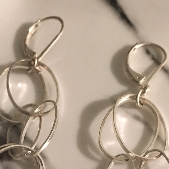 🌷SALE🌷 Silver Link Dangle Earrings - Picture 6 of 8